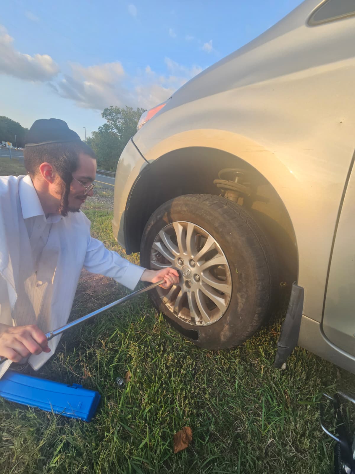 Chaveirim members serving the community